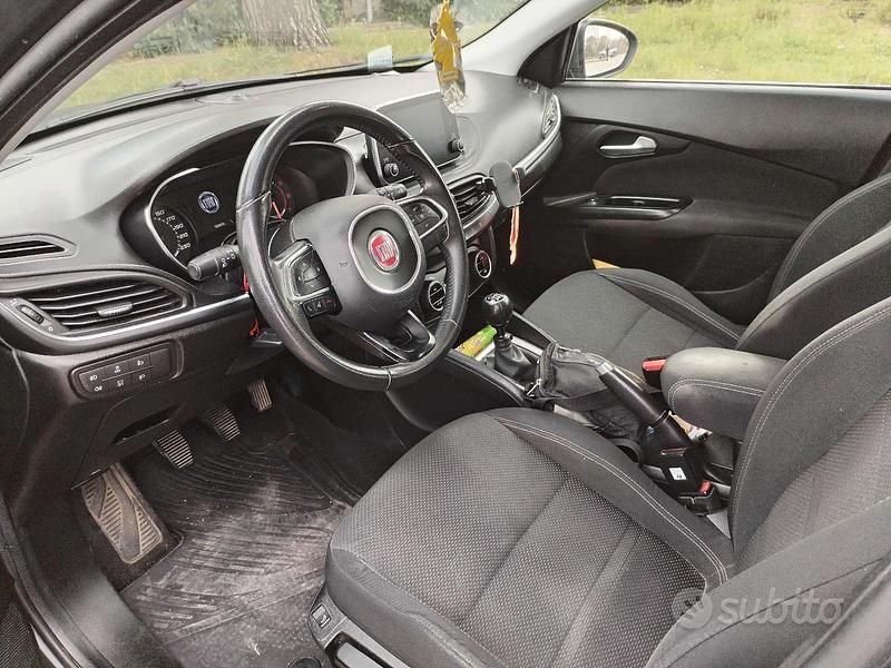 Usata Fiat Tipo 120 CV (88 kW) 2016 Grigio Berlina