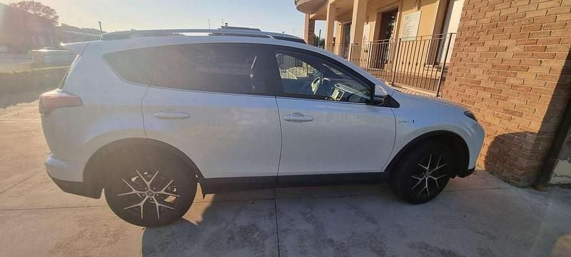 Usata Toyota RAV4 Hybrid Style 209 CV (153 kW) 2016 Bianco SUV