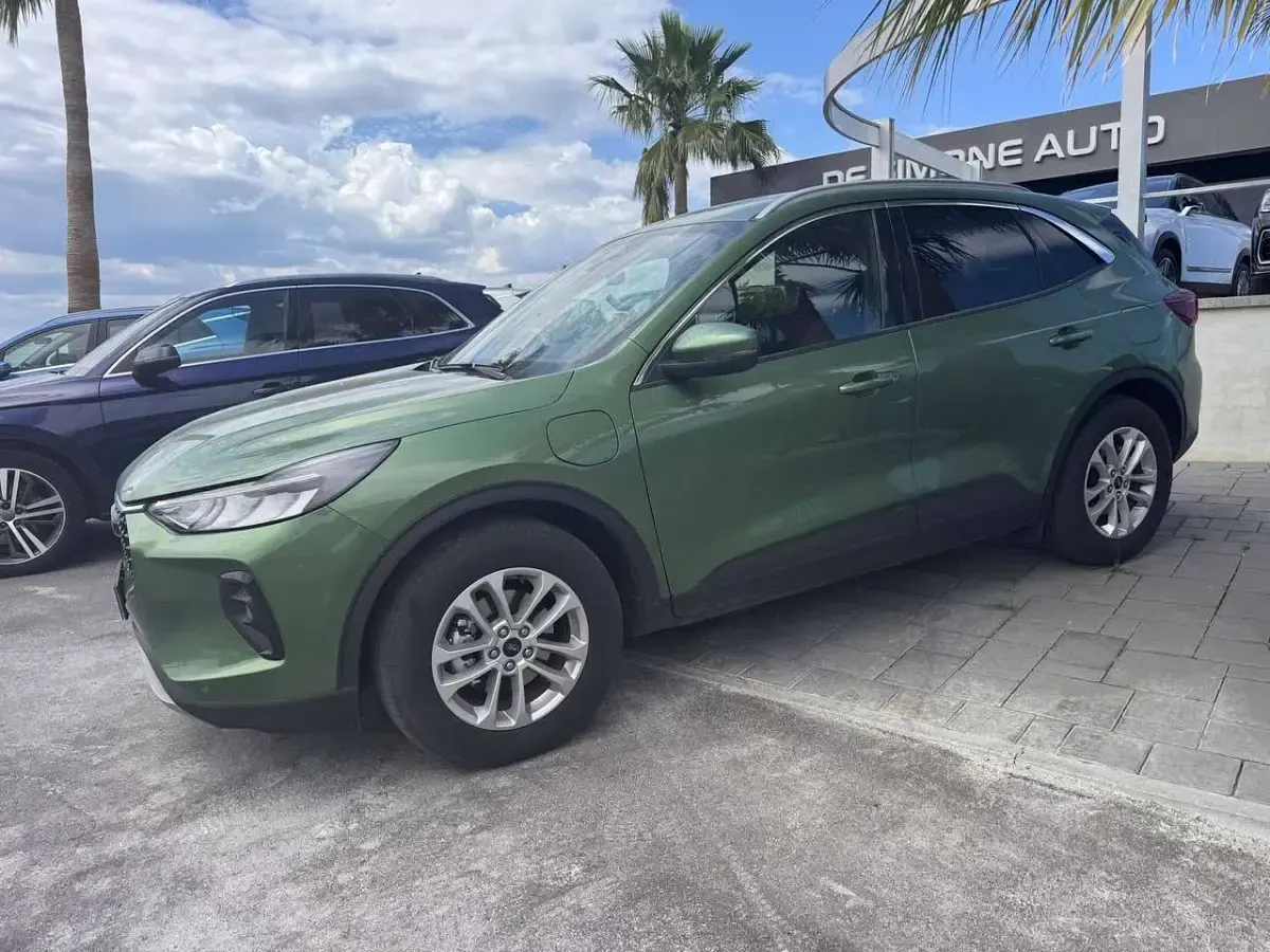 Usata Ford Kuga Titanium 151 CV (111 kW) 2024 Verde SUV