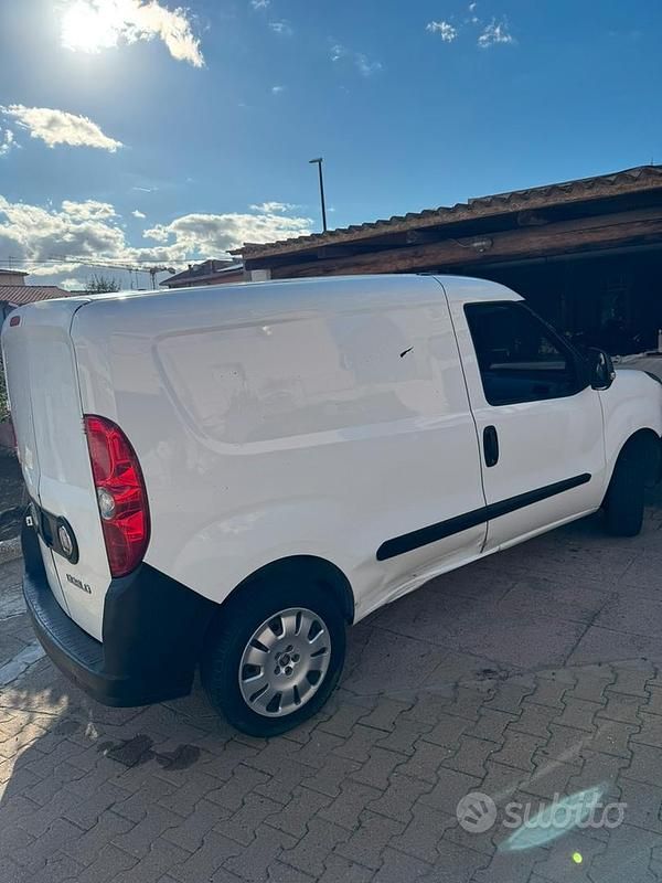 Usata Fiat Doblò 120 CV (88 kW) 2012 Monovolume