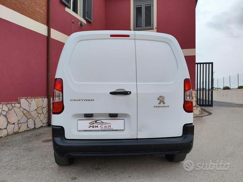 Usata Peugeot Partner Premium 102 CV (75 kW) 2021 Bianco Monovolume