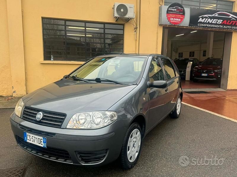 Grigio Usata 2005 Fiat Punto Dynamic Tre volumi | 1700 € (Buon prezzo) - Immagine 1/4