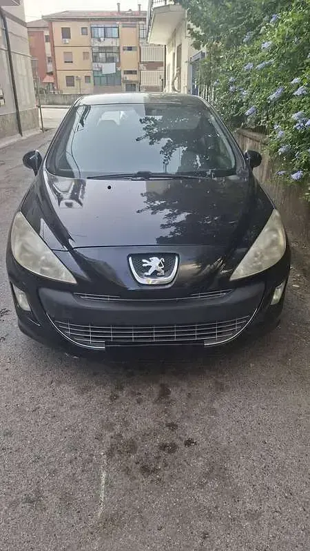 Usata Peugeot 308 109 CV (80 kW) 2008 Nero Berlina