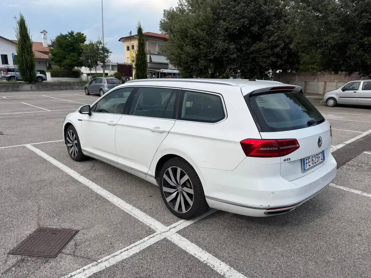 Usata VW Passat GTE 156 CV (114 kW) 2016 Bianco Station wagon