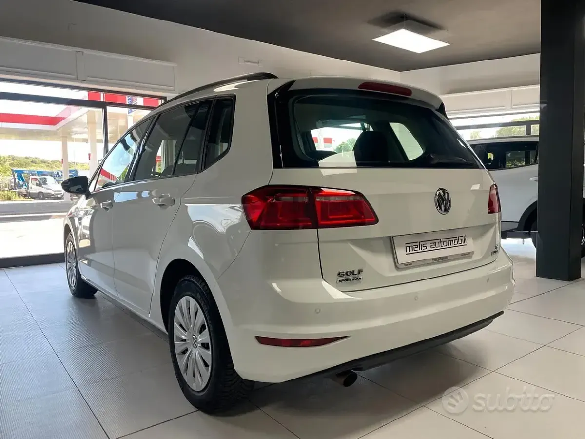 Usata VW Golf Sportsvan Trendline 110 CV (80 kW) 2015 Bianco Monovolume