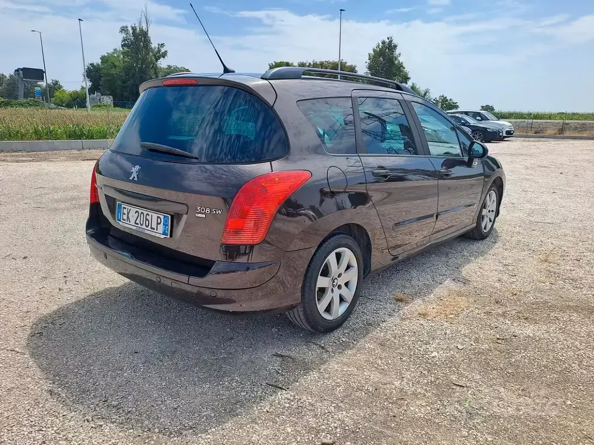 Usata Peugeot 308 Active 112 CV (82 kW) 2013 Marrone Station wagon