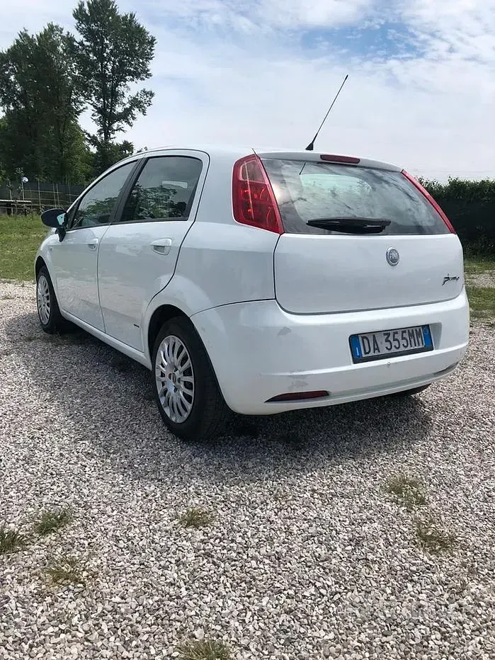 Usata Fiat Grande Punto 65 CV (47 kW) 2006 Bianco Utilitaria