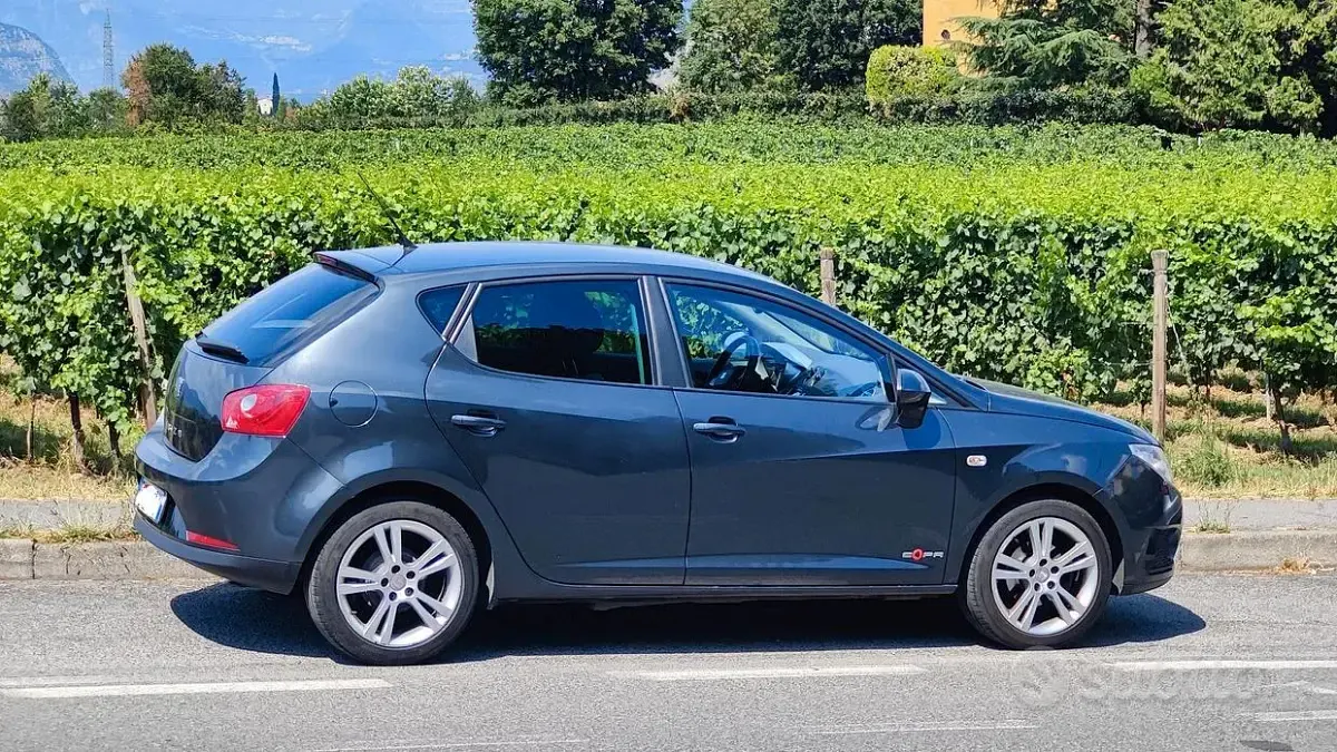 Usata Seat Ibiza Copa 85 CV (62 kW) 2011 Grigio Berlina