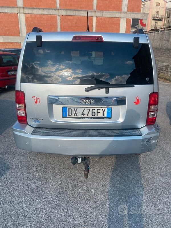 Usata Jeep Cherokee 163 CV (119 kW) 2009 Grigio SUV