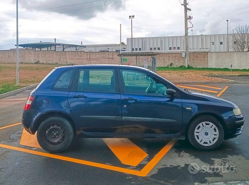 Usata Fiat Stilo Dynamic 116 CV (85 kW) 2003 Blu Berlina