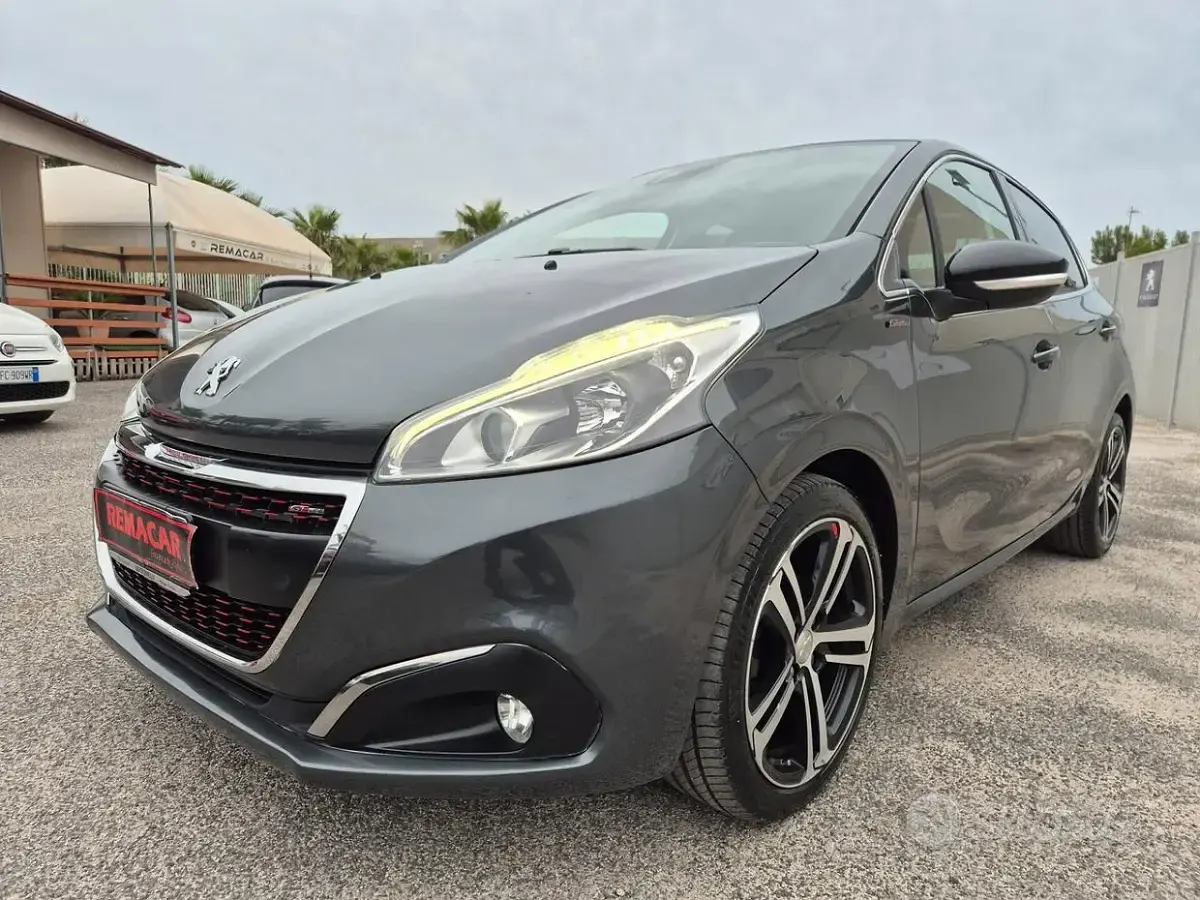 Usata Peugeot 208 GT-line 120 CV (88 kW) 2017 Grigio Utilitaria