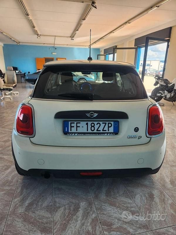 Usata Mini One D Hype 116 CV (85 kW) 2017 Beige Utilitaria