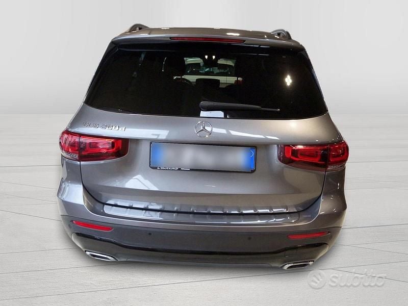 Usata Mercedes GLB200 150 CV (110 kW) 2022 Grigio SUV