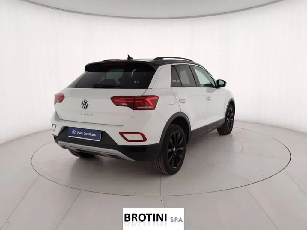 Usata VW T-Roc Life 110 CV (80 kW) 2023 Blu opaco SUV