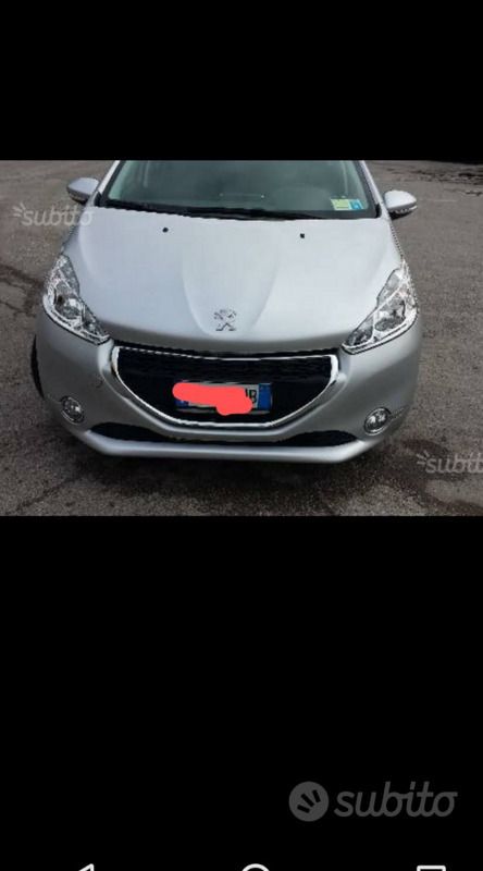 Usata Peugeot 208 82 CV (60 kW) 2014 Grigio Utilitaria