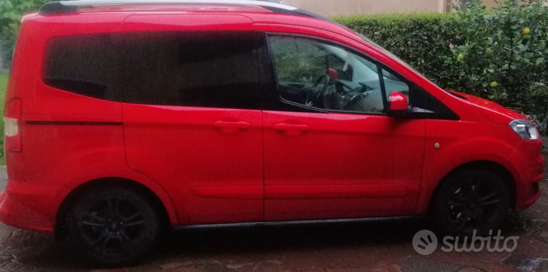 Usata Ford Tourneo Courier 101 CV (74 kW) 2016 Rosso Monovolume