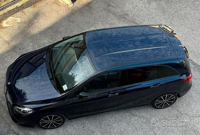 Usata Mercedes B180 109 CV (80 kW) 2018 Blu Utilitaria