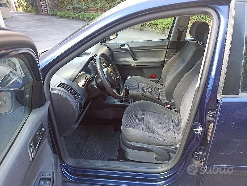 Usata VW Polo Comfortline 80 CV (58 kW) 2006 Blu Utilitaria