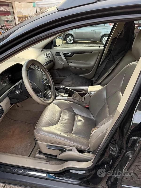 Usata Volvo XC70 163 CV (119 kW) 2005 Viola SUV