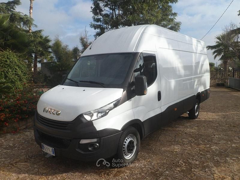 Usata Iveco Daily 160 CV (117 kW) 2017 Bianco Furgone