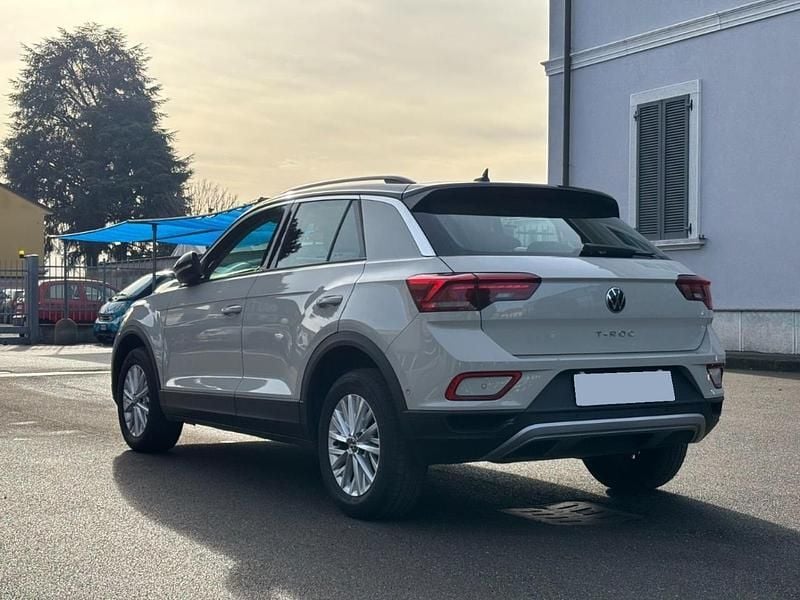 Occasion VW T-Roc Life 110 PK (80 kW) 2024 Beige SUV