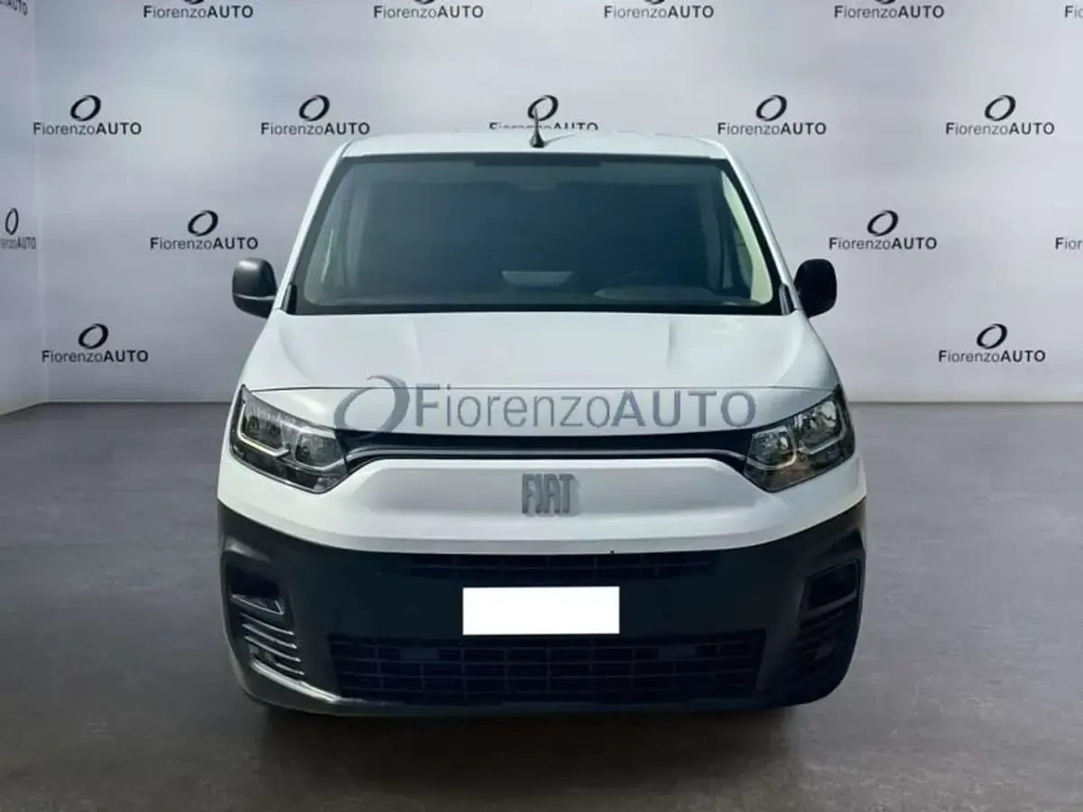 Usata Fiat Doblò 90 CV (66 kW) 2023 Bianco Monovolume