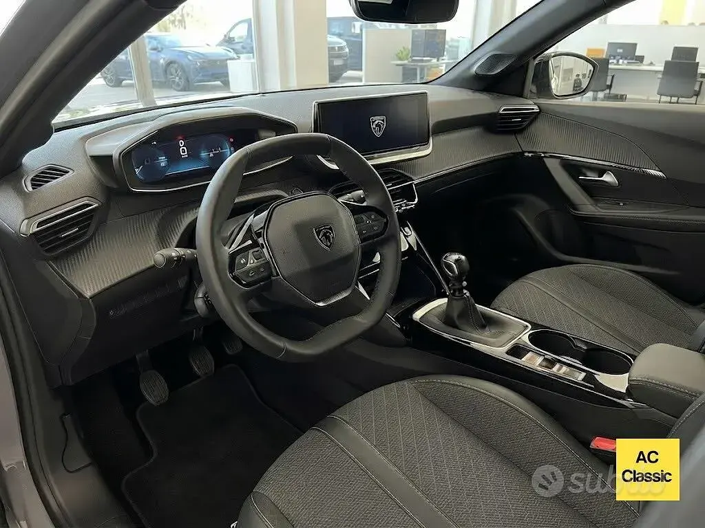 Usata Peugeot 2008 Allure 100 CV (73 kW) 2025 Grigio SUV