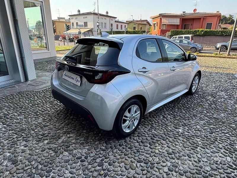 Usata Toyota Yaris Hybrid Business Edition 92 CV (67 kW) 2021 Grigio Berlina