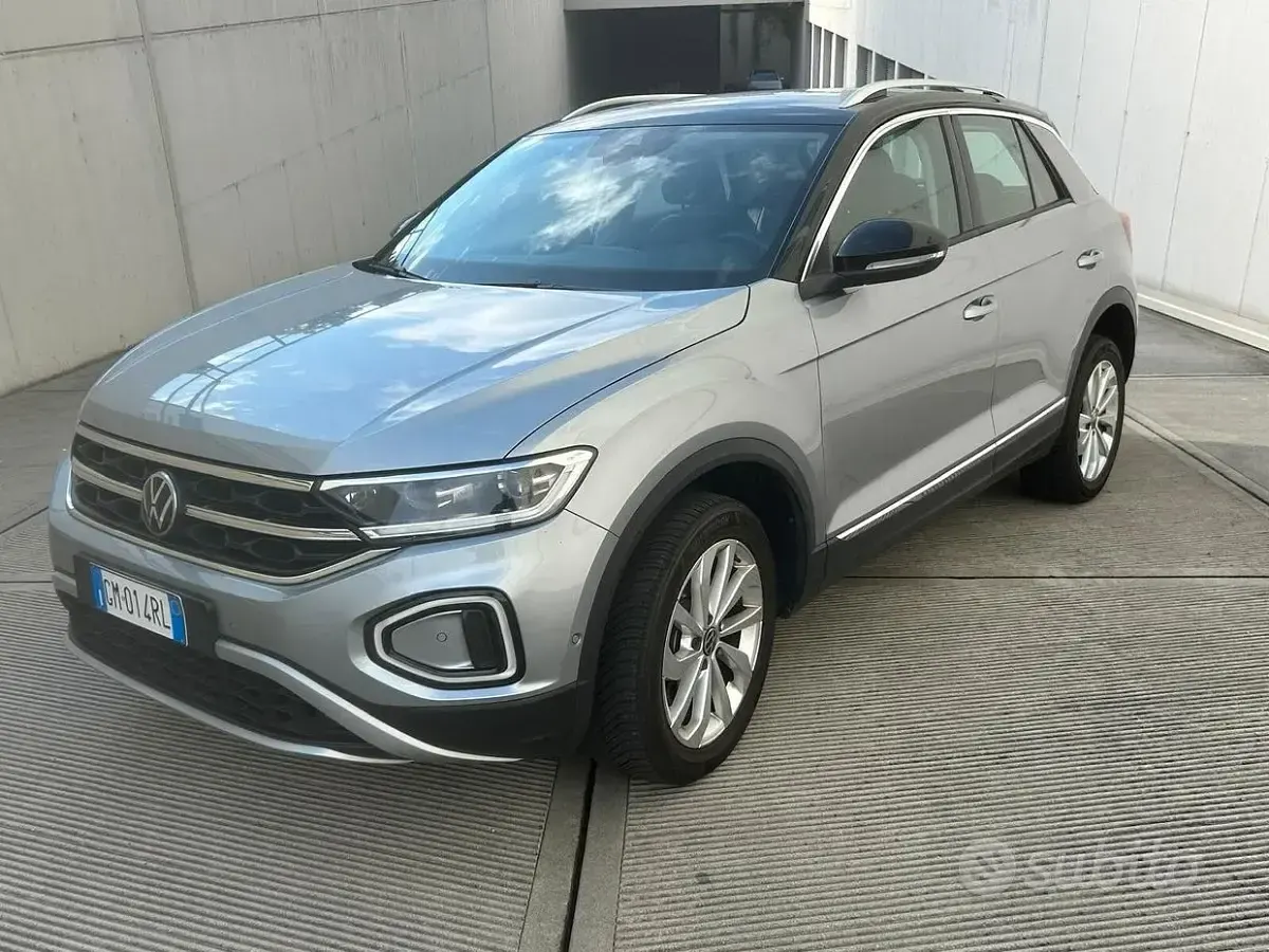 Usata VW T-Roc R-line 150 CV (110 kW) 2023 Grigio SUV