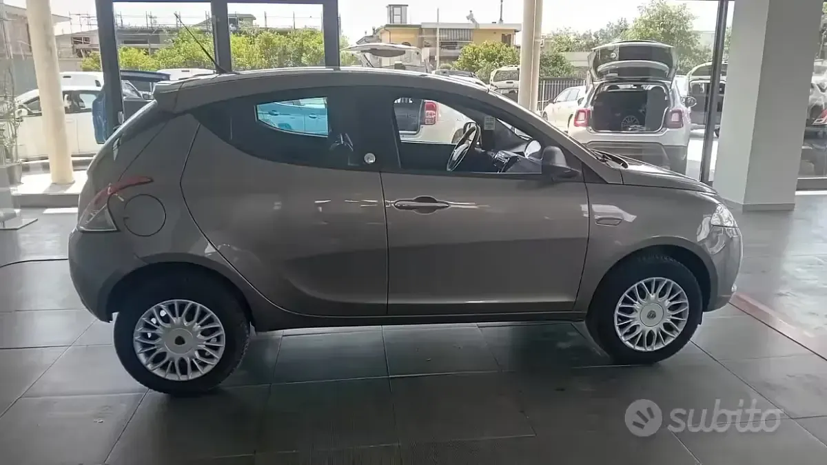 Usata Lancia Ypsilon Gold 80 CV (58 kW) 2016 Grigio Utilitaria