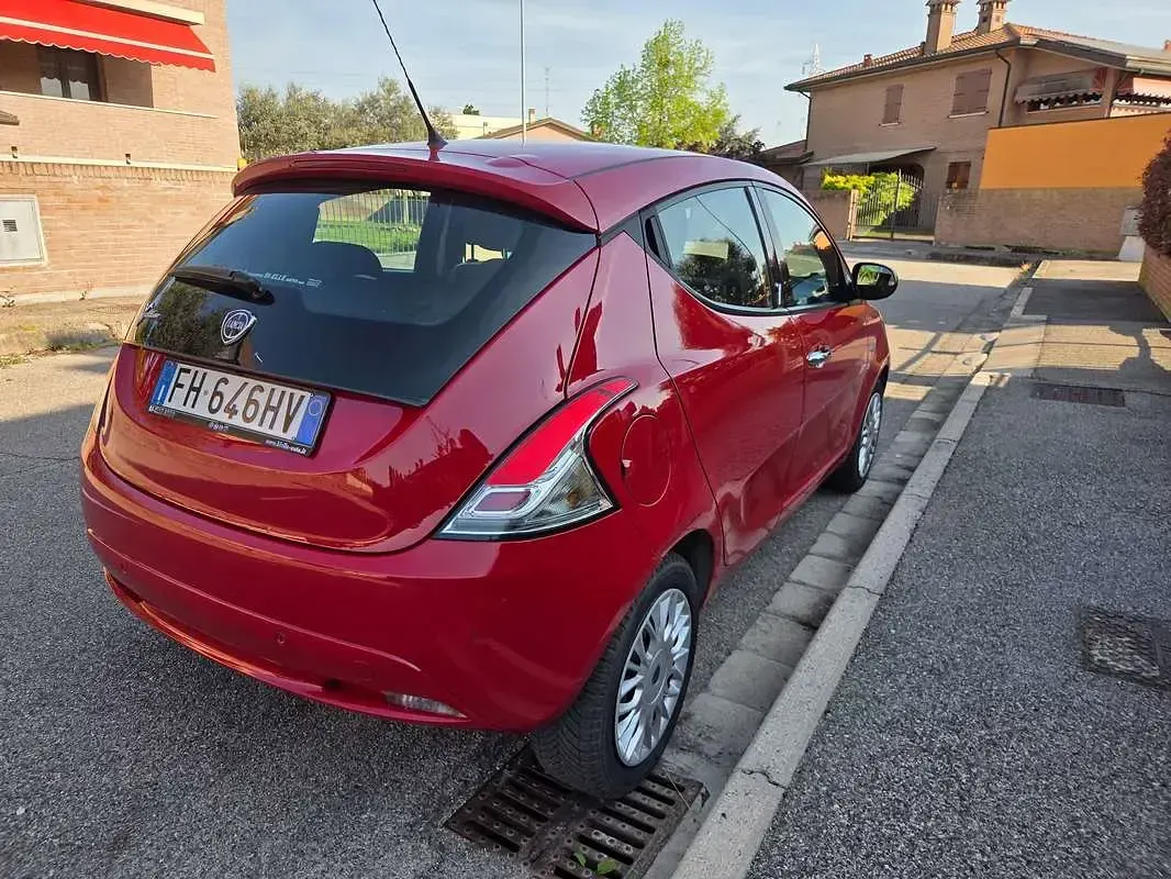 Usata Lancia Ypsilon 95 CV (69 kW) 2017 Rosso Utilitaria