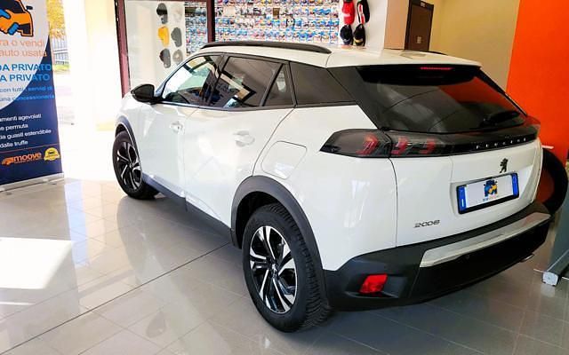 Usata Peugeot 2008 Allure 110 CV (80 kW) 2022 Bianco SUV
