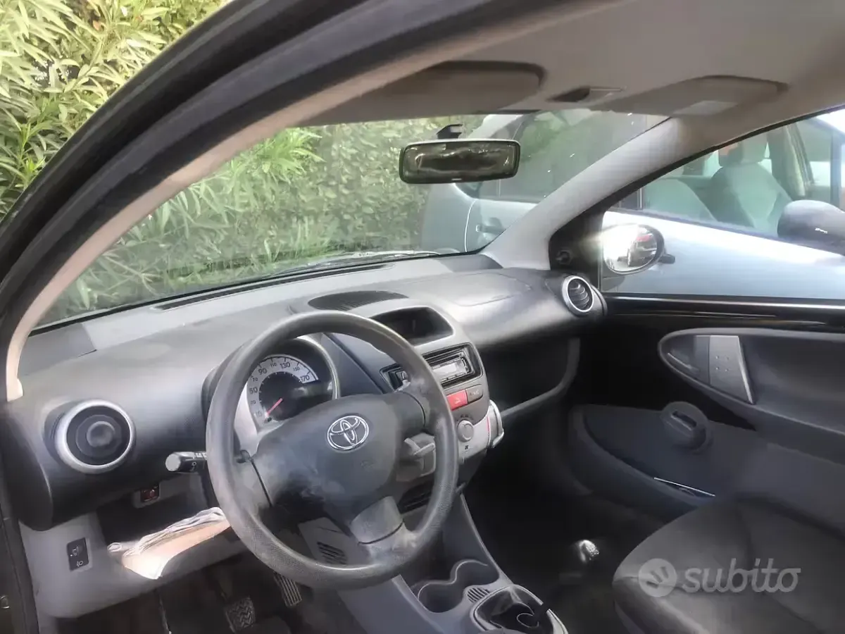 Usata Toyota Aygo Sol 54 CV (39 kW) 2007 Nero Utilitaria