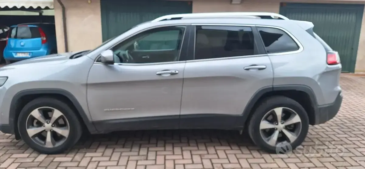 Occasion Jeep Cherokee Limited 194 ch (142 kW) 2019 Gris SUV