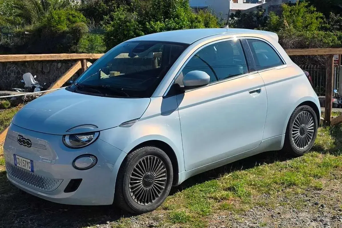 Begagnad Fiat 500e Icon 42 kW (58 HK) 2020 Blå Halvkombi