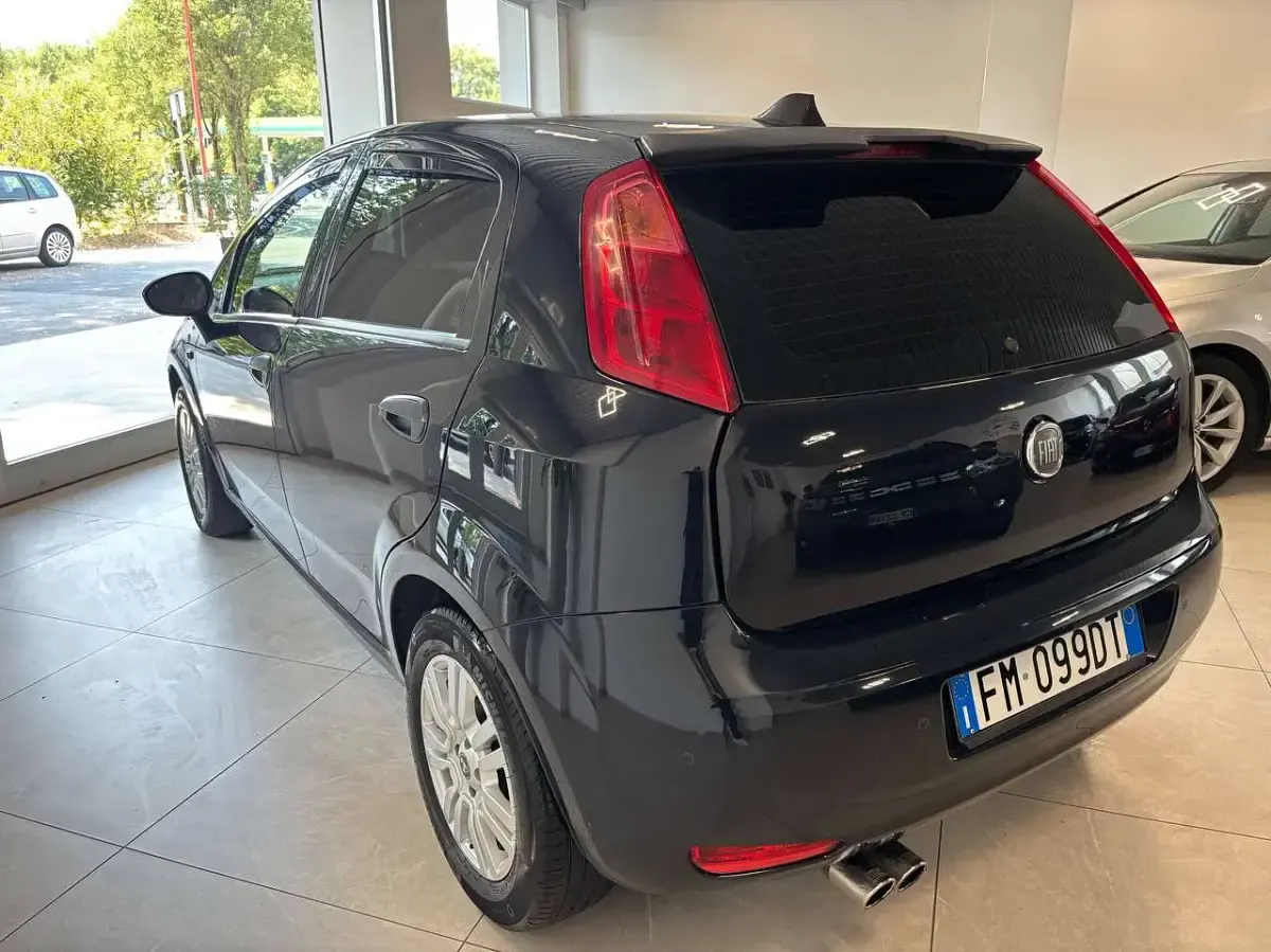 Usata Fiat Punto Lounge 69 CV (50 kW) 2018 Nero Utilitaria