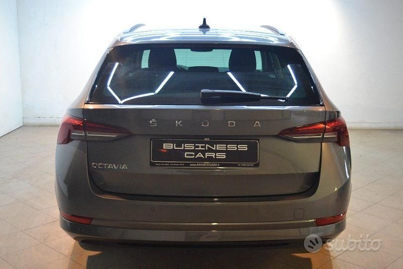 Usata Skoda Octavia Style 150 CV (110 kW) 2022 Grigio scuro Station wagon