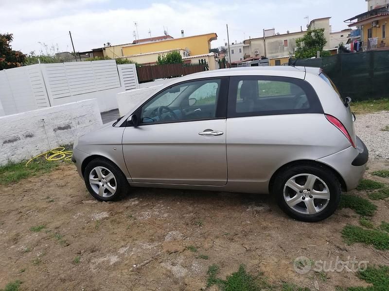 Usata Lancia Ypsilon 75 CV (55 kW) 2006 Utilitaria
