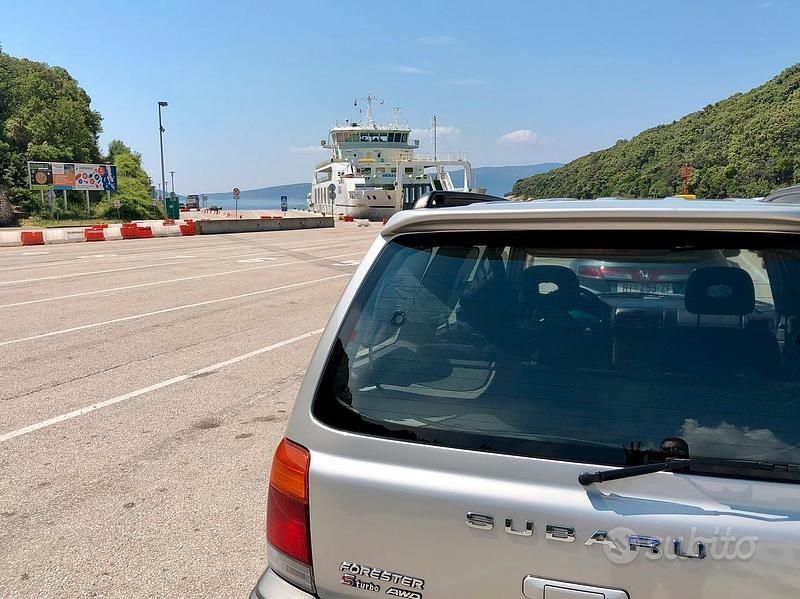 Usata Subaru Forester 1999 Grigio SUV