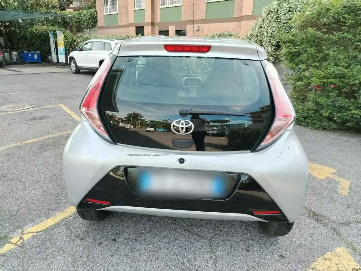 Brugt Toyota Aygo Cool 69 HK (50 kW) 2015 Grå Hatchback