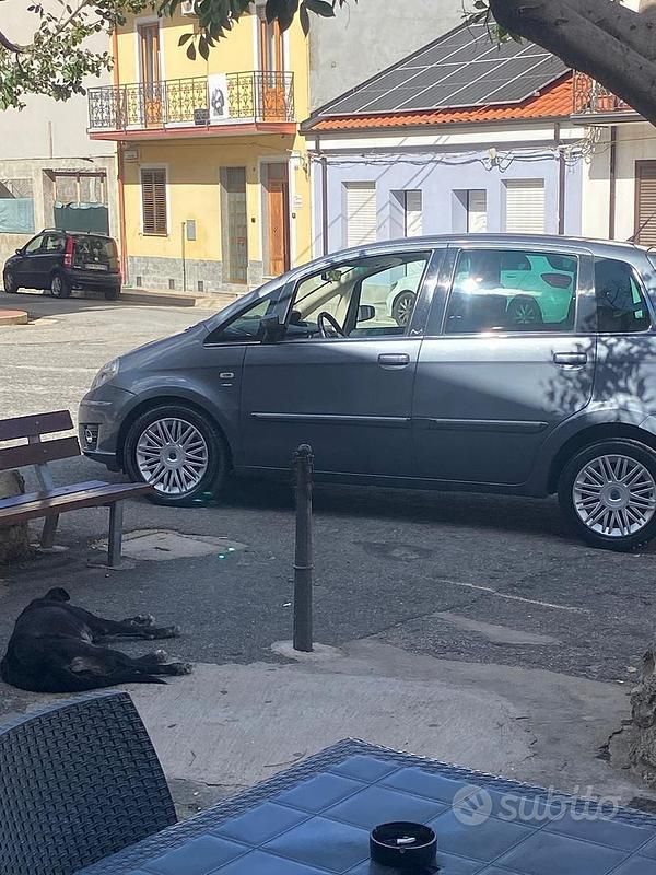 Usata Lancia Musa 90 CV (66 kW) 2009 Grigio Monovolume