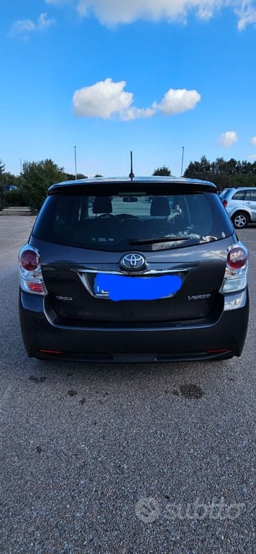 Grigio Usata 2014 Toyota Verso Active Monovolume | 8000 € (Ottimo prezzo) - Immagine 1/4