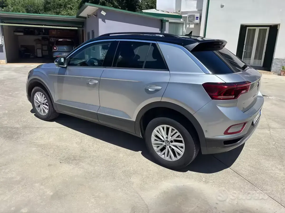 Usata VW T-Roc 110 CV (80 kW) 2023 Grigio SUV