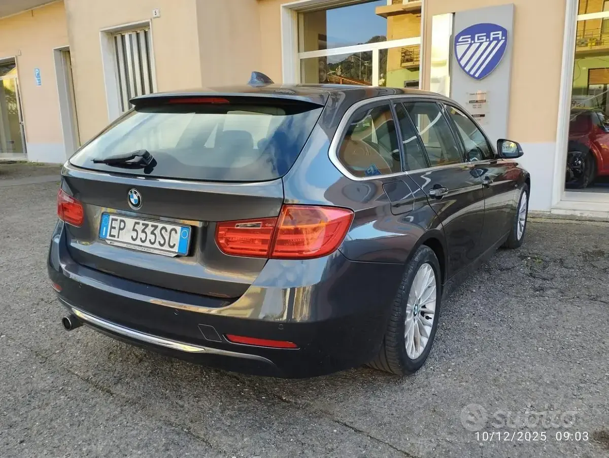 Usata BMW 318 Luxury Line 143 CV (105 kW) 2013 Grigio Station wagon