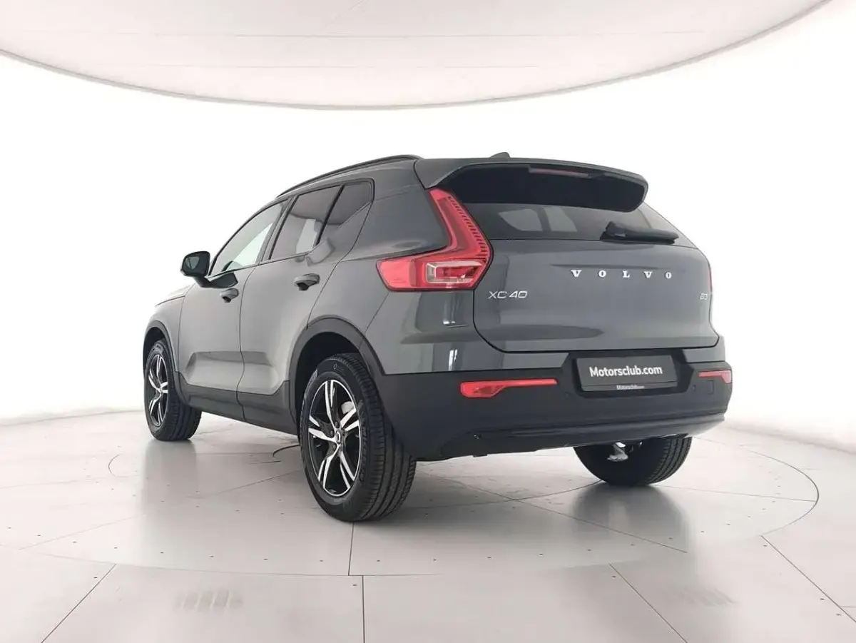 Nuova Volvo XC40 Plus 163 CV (119 kW) 2026 Verde SUV