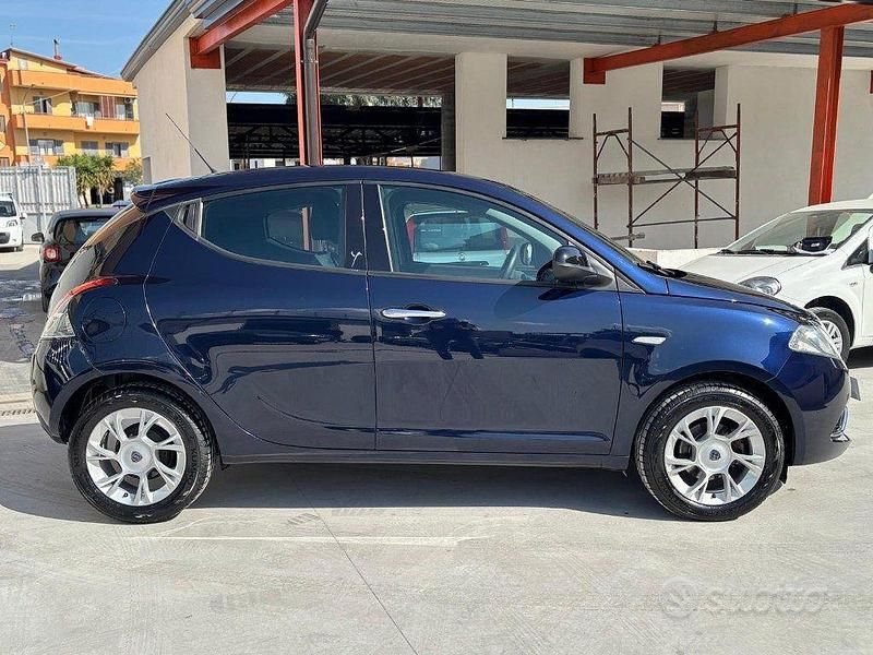 Usata Lancia Ypsilon Gold 86 CV (63 kW) 2016 Blu/azzurro Utilitaria