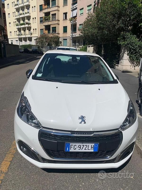 Usata Peugeot 208 Allure 75 CV (55 kW) 2016 Bianco Utilitaria