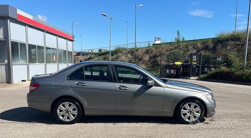 Usata Mercedes C220 170 CV (125 kW) 2011 Grigio Berlina