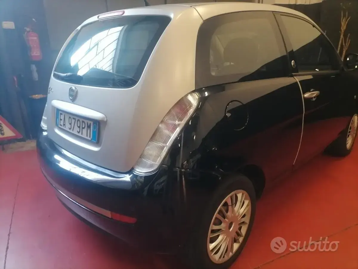 Usata Lancia Ypsilon 78 CV (57 kW) 2010 Nero Utilitaria