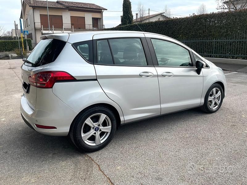 Usata Ford B-MAX Titanium 75 CV (55 kW) 2015 Grigio Monovolume
